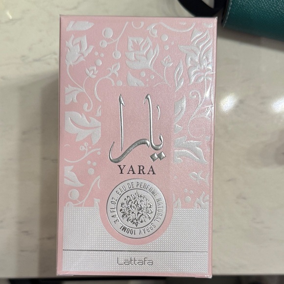 Yara Perfume - Pink and Silver - Picture 1 of 3